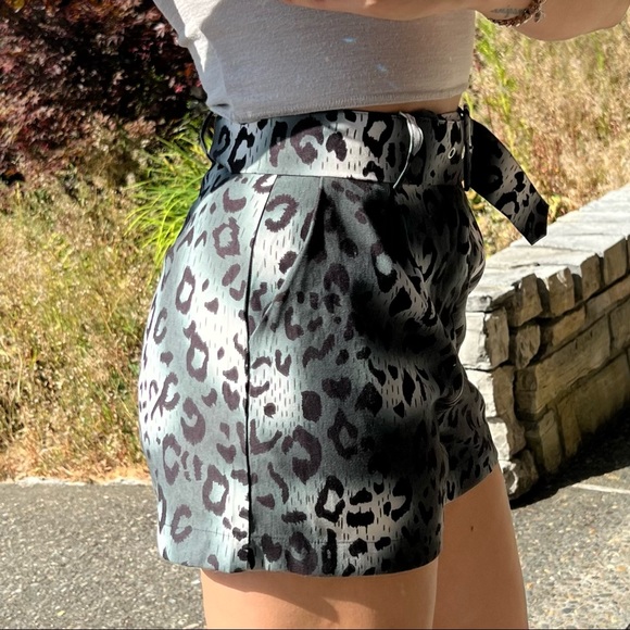 High-Waist Leopard Print Shorts - Picture 3 of 5